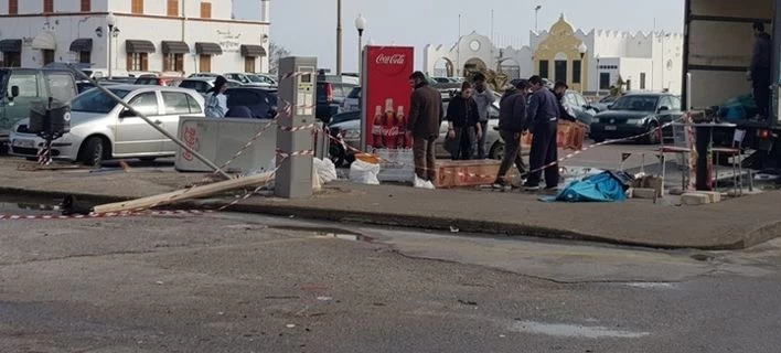 Ρόδος: Οι θυελλώδεις άνεμοι ξήλωσαν πεζοδρόμια κι έσπασαν τζαμαρίες (εικόνες)